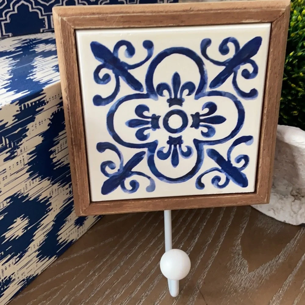 NEW! Blue & White Medallion Tile Pattern Metal & Wood Wall Hook